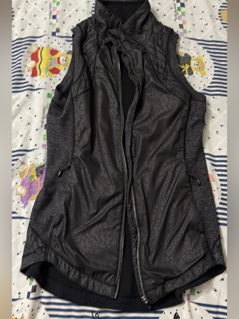 Lululemon black and dark grey vest
